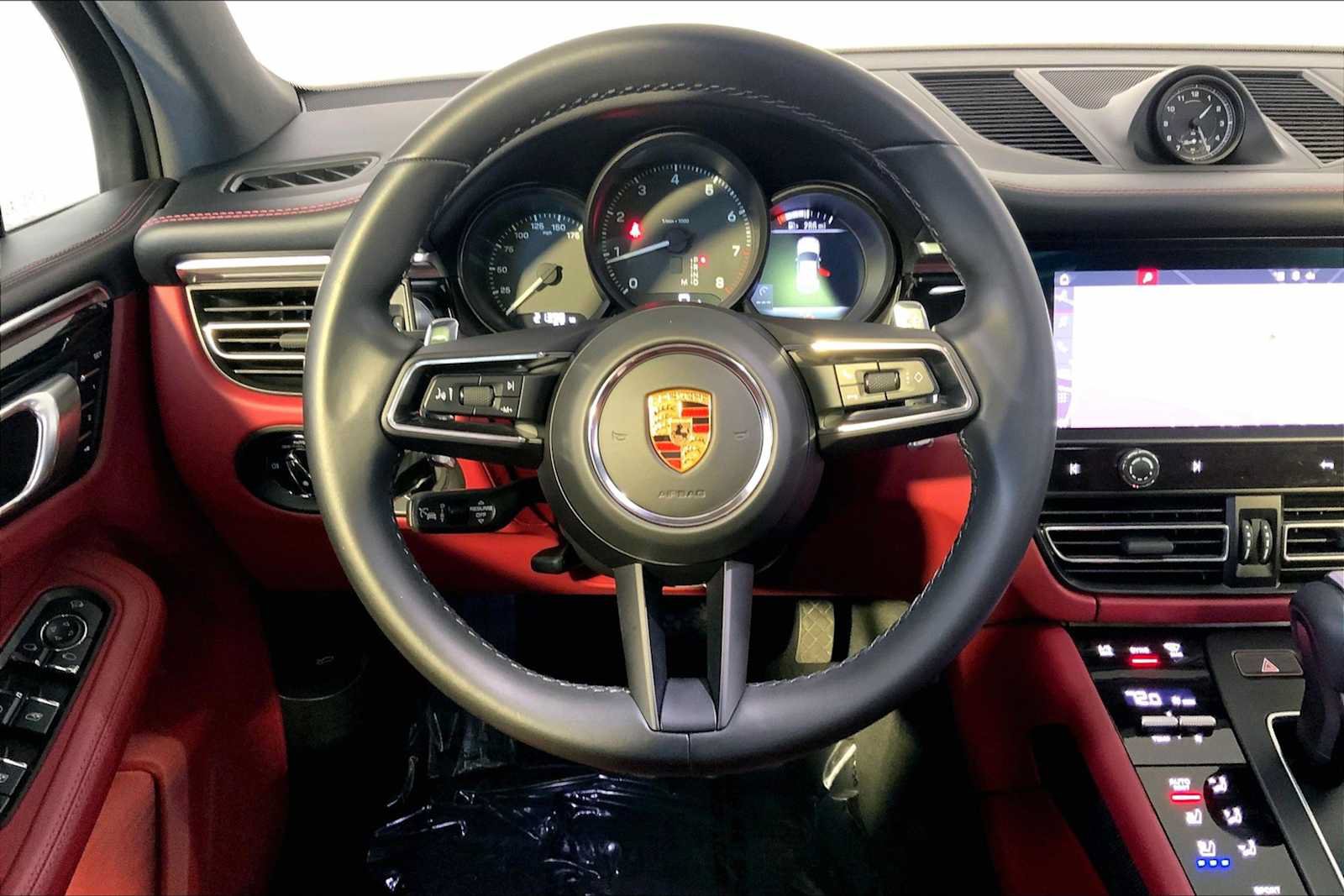 Certified 2023 Porsche Macan AWD/4WD image 15