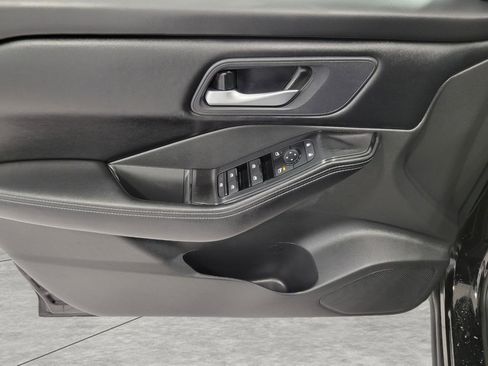 Used 2025 Nissan Rogue SV image 26