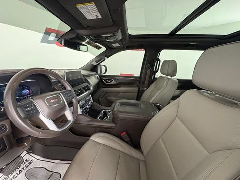 Used 2023 GMC Yukon XL SLT AWD/4WD image 10