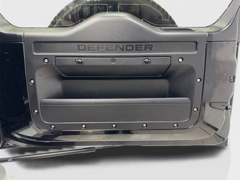 Used 2025 Land Rover Defender 110 S image 76