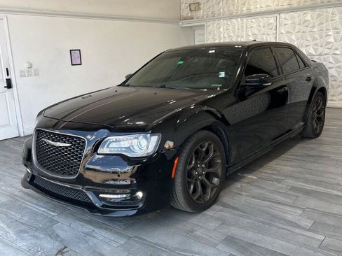 Used 2018 Chrysler 300 S w/ 300S Premium Group 2 RWD image 3