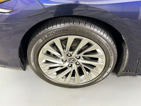 Used 2022 Lexus ES 300h w/ Luxury Package image 37