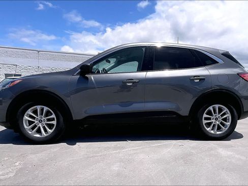 Used 2022 Ford Escape SE FWD image 3