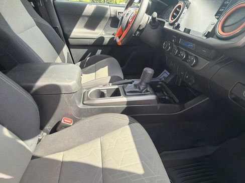 Used 2021 Toyota Tacoma TRD Sport AWD/4WD image 39