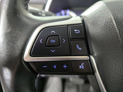 Used 2022 Toyota Highlander XLE AWD/4WD image 28