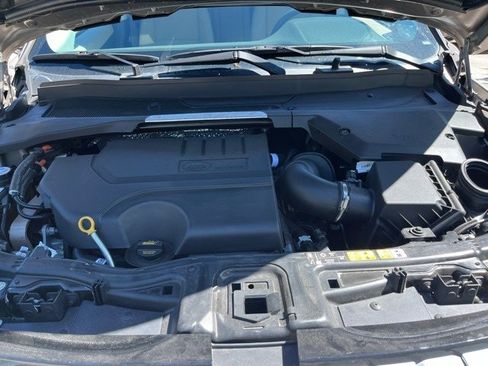 Used 2023 Land Rover Discovery Sport SE image 5