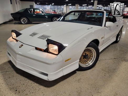 Used 1989 Pontiac Firebird Trans Am image 2