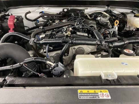 Used 2025 Toyota Tacoma SR5 AWD/4WD image 32