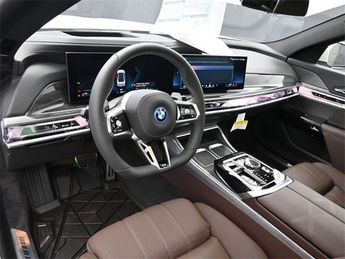 New 2026 BMW 750e xDrive w/ Premium Package image 18