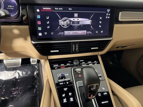 Certified 2023 Porsche Cayenne S Platinum w/ Premium Package Plus AWD/4WD image 31