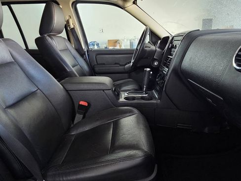 Used 2010 Ford Explorer XLT AWD/4WD image 16