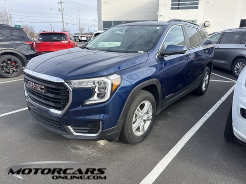 Used 2023 GMC Terrain SLE w/ LPO, Cargo Package image 1