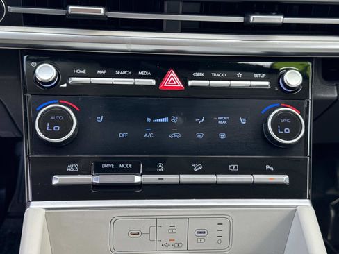 Used 2025 Hyundai Santa Fe SEL image 12