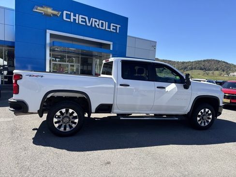Used 2023 Chevrolet Silverado 2500 Custom w/ Custom Value Package image 3