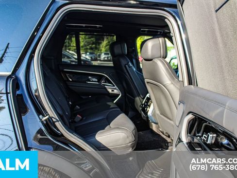 Used 2025 Land Rover Range Rover SE AWD/4WD image 17