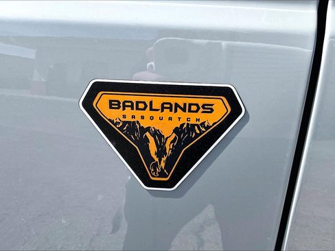 Used 2021 Ford Bronco Badlands image 6
