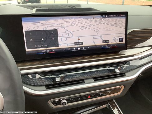Used 2025 BMW X7 xDrive40i w/ M Sport Package image 8