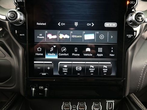 Used 2026 RAM 2500 Limited image 33