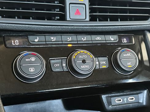 Certified 2024 Volkswagen Jetta SE FWD image 19