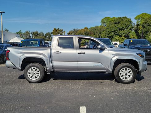 Used 2025 Toyota Tacoma SR5 image 7