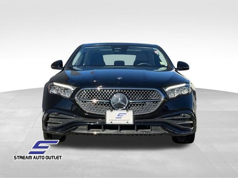 Used 2024 Mercedes-Benz E 350 4MATIC Sedan image 2