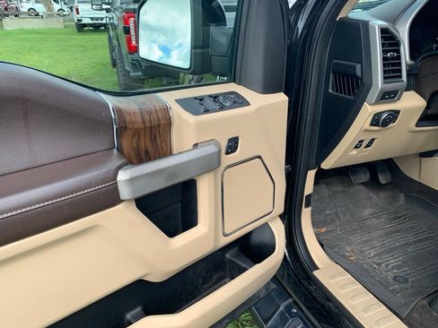 Used 2018 Ford F150 Lariat w/ Equipment Group 501A Mid AWD/4WD image 8