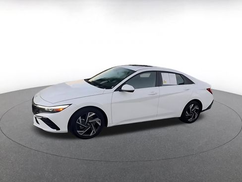 Used 2025 Hyundai Elantra SEL image 8