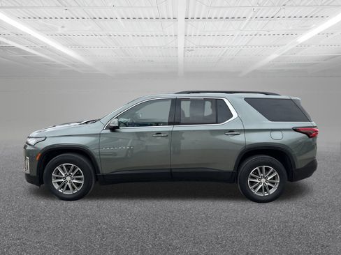 Used 2023 Chevrolet Traverse LT image 1