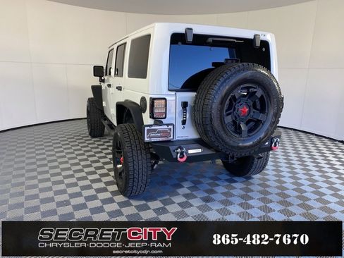 Used 2018 Jeep Wrangler Unlimited Sahara w/ Connectivity Group image 5