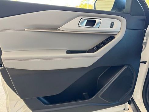 New 2026 Ford Explorer Active w/ Active Comfort Package image 12