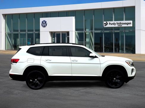 New 2026 Volkswagen Atlas SE FWD image 9