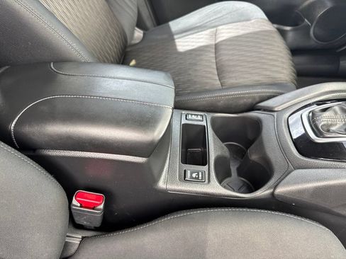 Used 2017 Nissan Rogue SV AWD/4WD image 24
