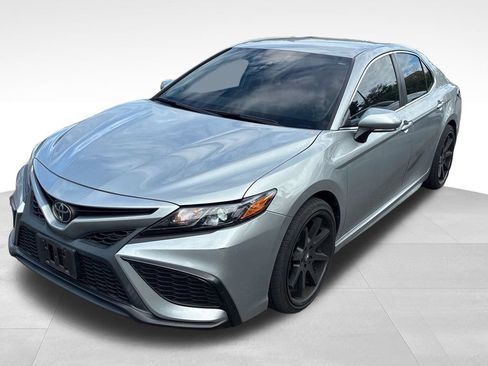 Used 2023 Toyota Camry SE FWD image 3