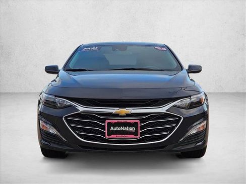 Used 2025 Chevrolet Malibu LT FWD image 2