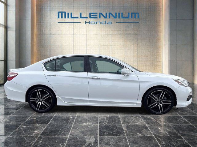 Used 2017 Honda Accord Touring image 6
