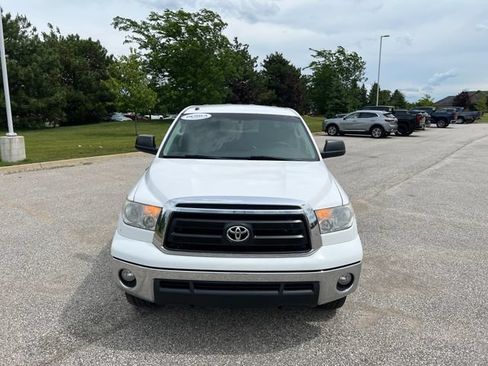Used 2012 Toyota Tundra 4x4 CrewMax w/ Tow Pkg image 2