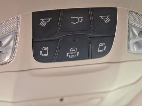 Used 2023 Chrysler Pacifica Touring-L FWD image 30