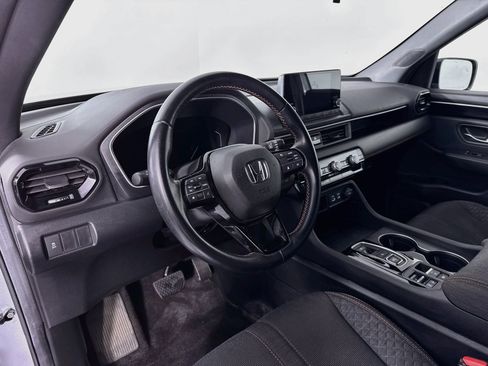 Certified 2025 Honda Pilot Sport image 9