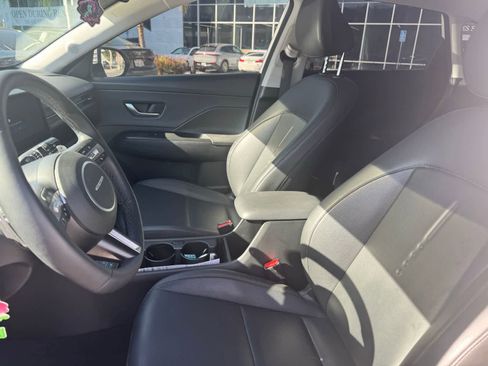 Used 2024 Hyundai Kona Limited image 6
