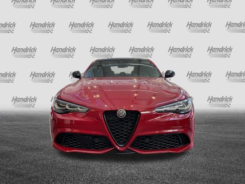 Used 2024 Alfa Romeo Giulia Veloce image 3