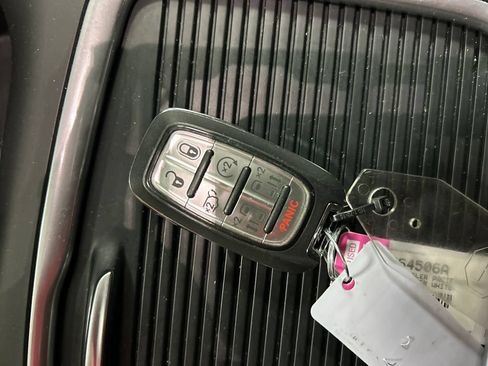 Used 2024 Chrysler Pacifica Touring-L FWD image 22