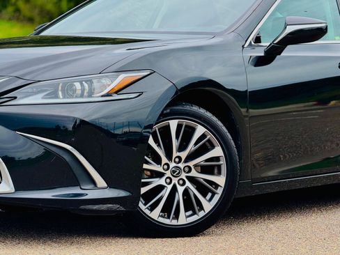 Used 2019 Lexus ES 300h w/ Premium Package image 7