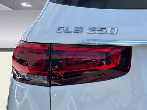 Used 2023 Mercedes-Benz GLB 250 image 26