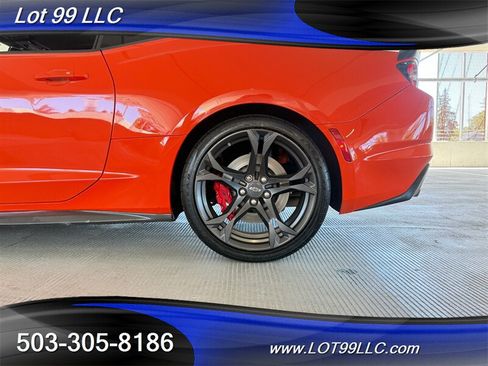 Used 2020 Chevrolet Camaro SS RWD image 26