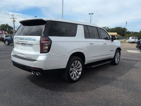 Used 2023 Chevrolet Suburban Premier w/ Advanced Technology Package AWD/4WD image 16