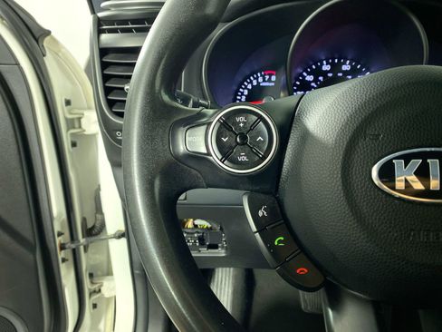 Used 2018 Kia Soul + image 12