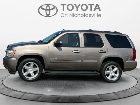 Used 2011 Chevrolet Tahoe LT w/ Luxury Package AWD/4WD image 2