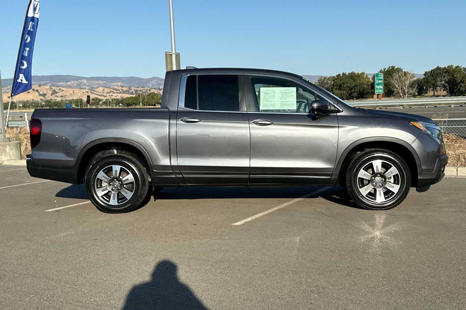Used 2017 Honda Ridgeline RTL-T image 3