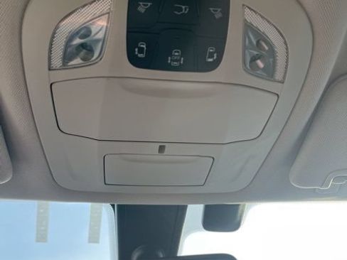Used 2019 Chrysler Pacifica Touring-L FWD image 56