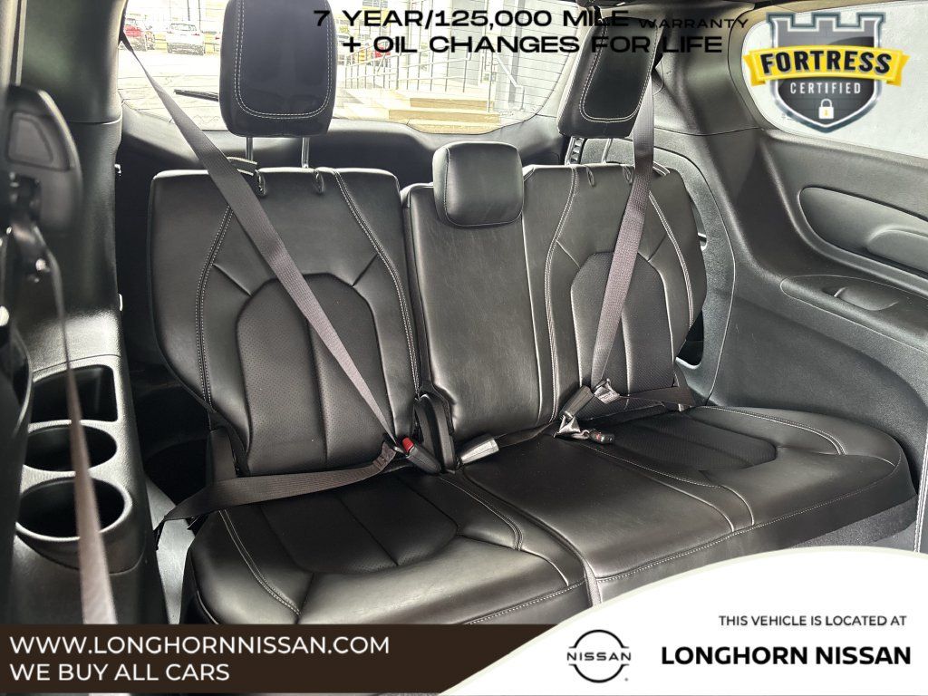Used 2025 Chrysler Pacifica Select AWD/4WD image 27